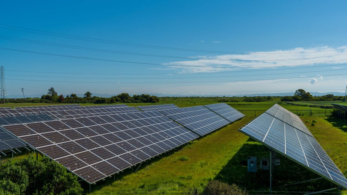Representative image: single-axis tracker solar farm